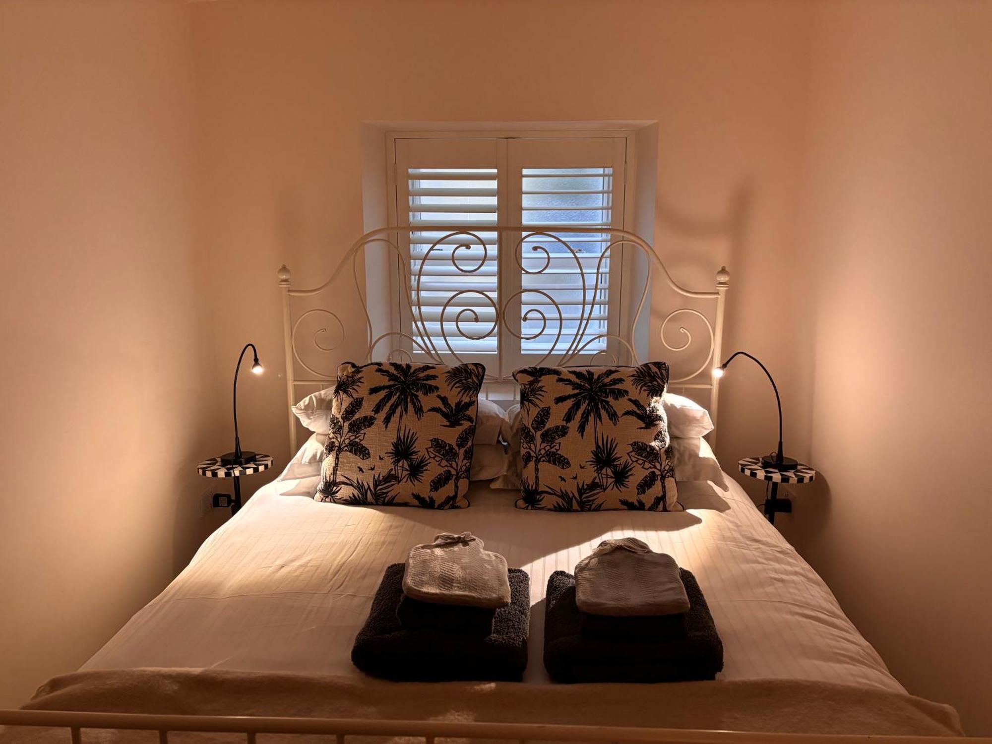 Luxurious 2 Bedroom Apartment With Sea View In Monkstown 블랙록 외부 사진