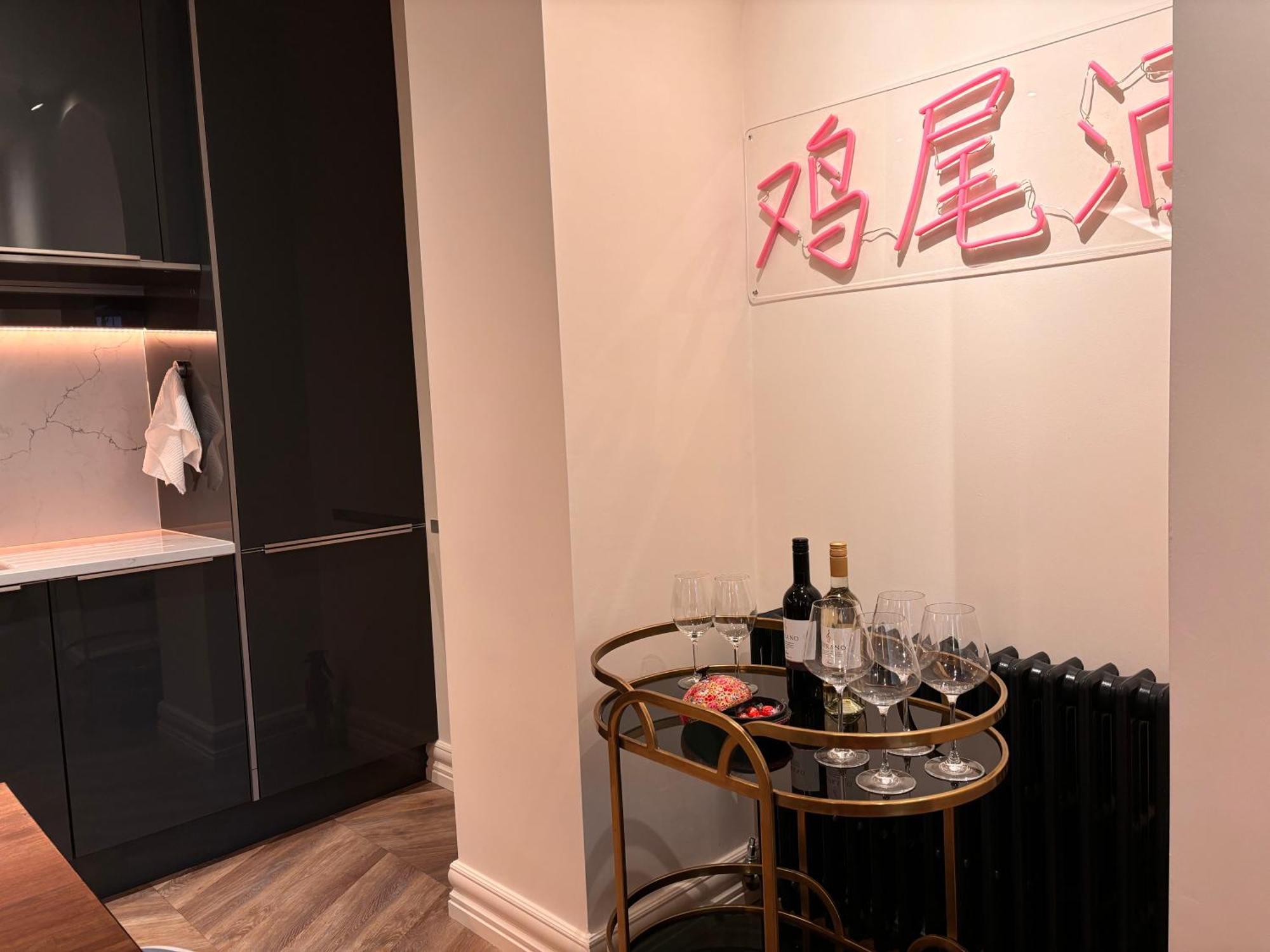Luxurious 2 Bedroom Apartment With Sea View In Monkstown 블랙록 외부 사진